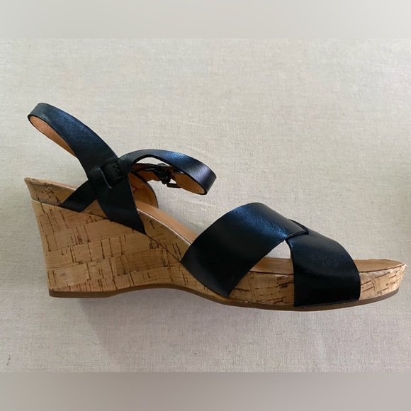NEW CLARKS ARTISAN SANDAL-Country Meadow, Active Air, Black Wedge Heel, Size 9.5 - Picture 2 of 4